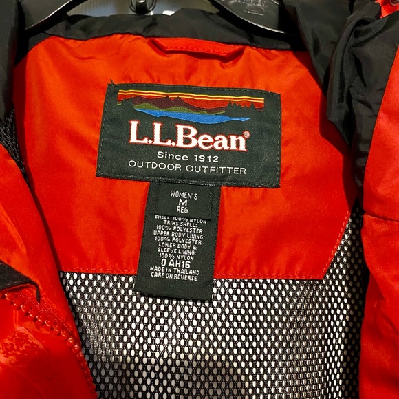 Women’s Medium L.L. Bean Rain Jacket - Picture 2 of 3